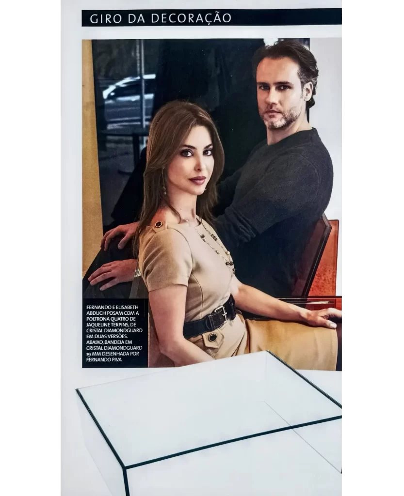 Inspiration and trends in decoration and style. Notepad! 
Highlighting Fernando Piva and Elisabeth Abduch in Jacqueline Terpins “Quatro” armchair. 
Photo courtesy of Casa Vogue, issue 277.